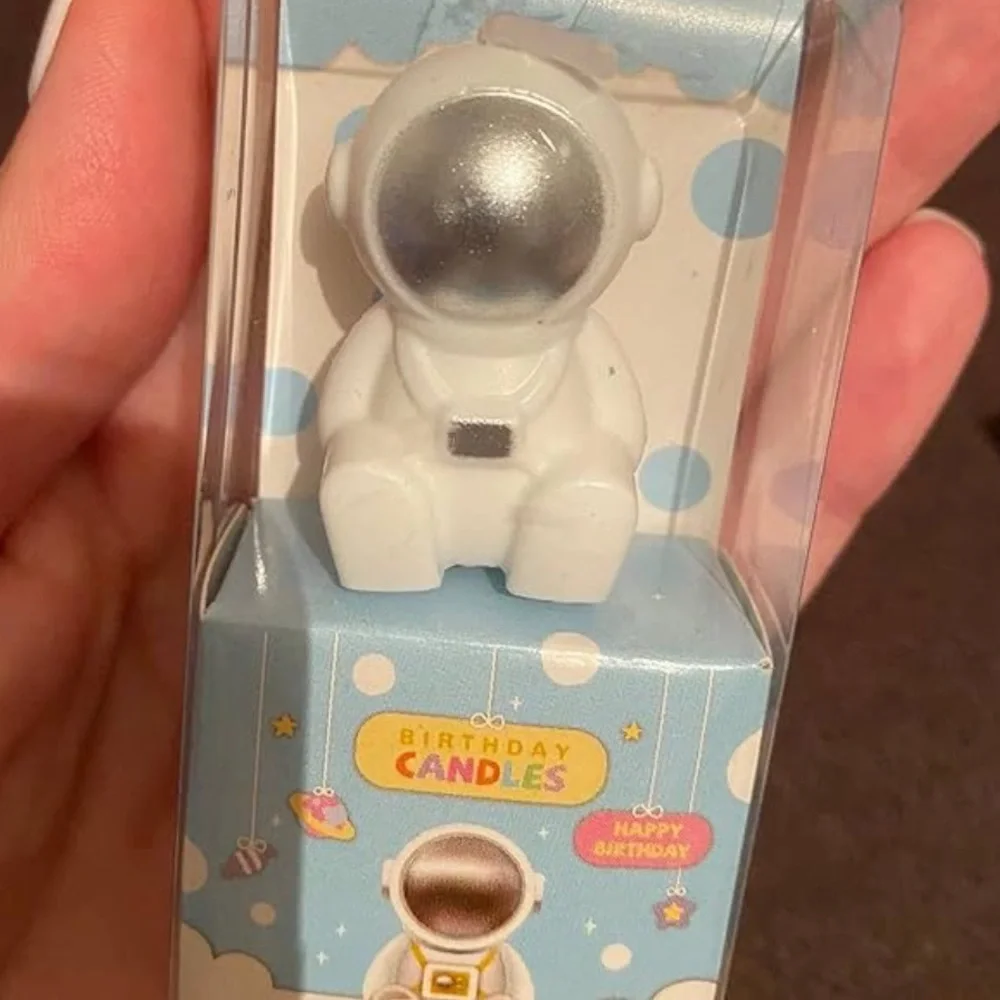 ❌ Silver and White Astronaut Candle- NWT!
